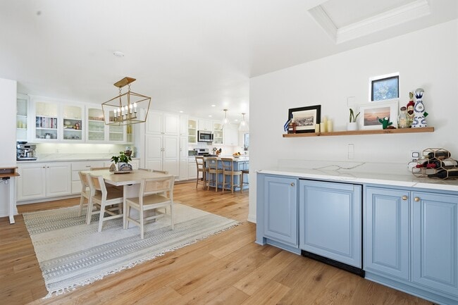 Building Photo - 125 S Juanita Ave