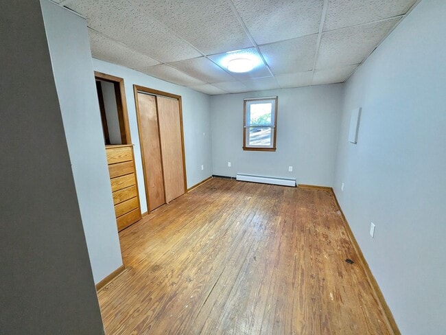 Building Photo - HUGE 3 Bed/2 Bath Home with your own private workshop + oversized garage