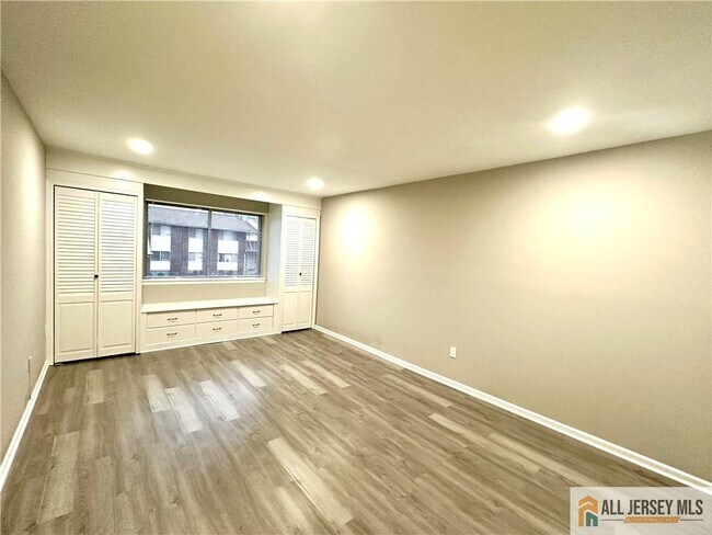 Building Photo - 1310 Bradley Ct