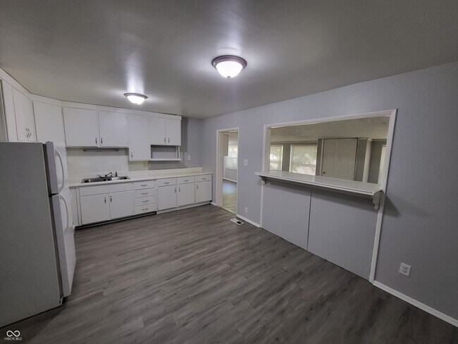 Building Photo - 4113 Diller Dr