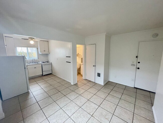 Building Photo - Studio in Pacific Beach Apartment Community