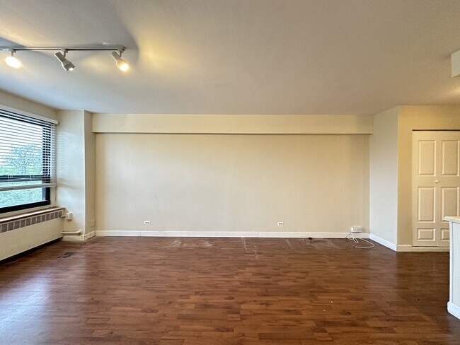 Building Photo - 4180 N Marine Dr