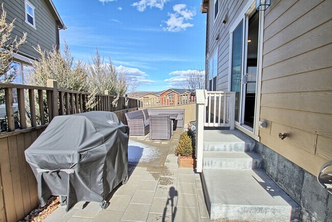 Building Photo - 3 bed 2.5 bath Castle Rock Townhome in the Meadows