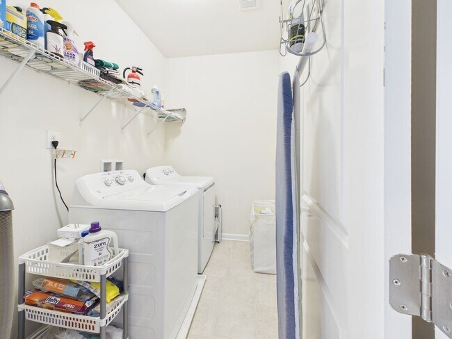 Building Photo - 14225 Martinet Xing