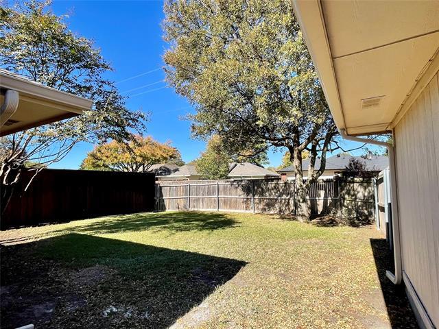 Building Photo - 1415 Woodmont Dr