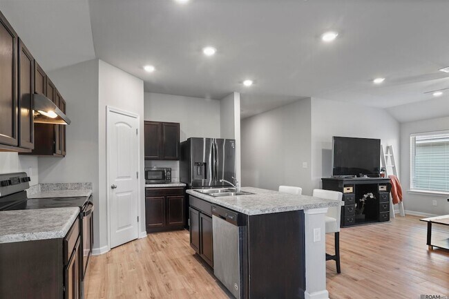 Building Photo - 5665 Magnolia de Percy Dr