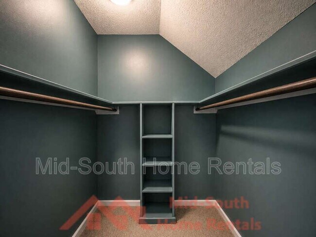 Building Photo - 6934 Wynterhall Dr