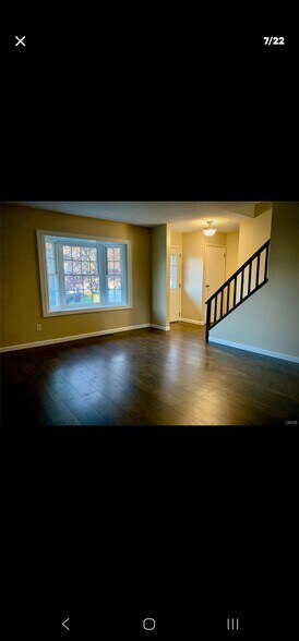 Living room/entry - 33 Kennedy Ave