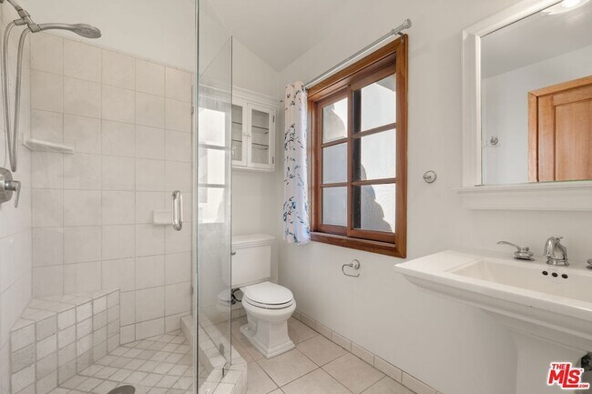 Building Photo - 7917 Westlawn Ave