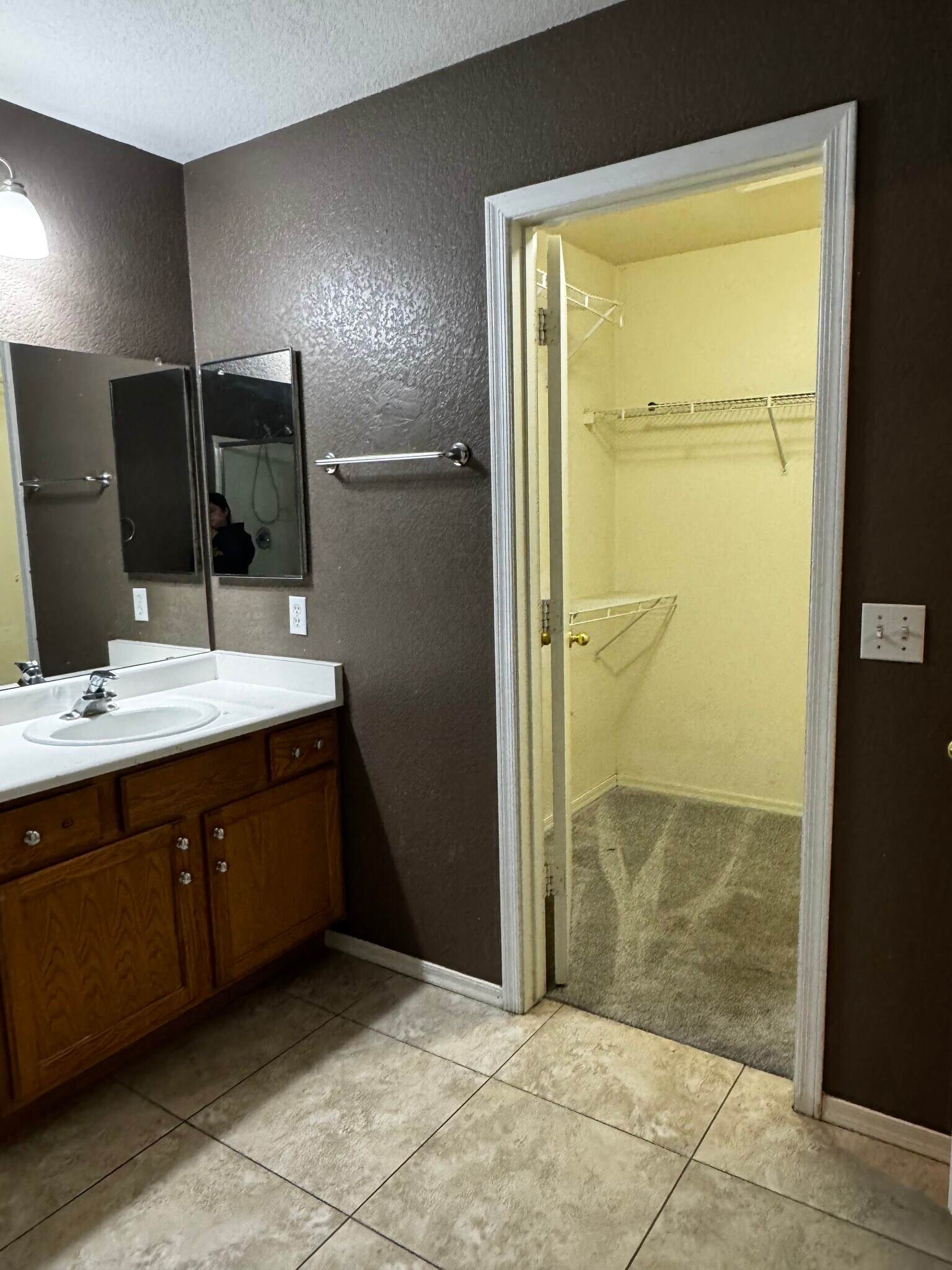 Building Photo - 10441 W Palm Ln