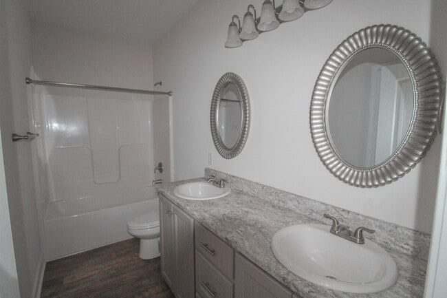 Building Photo - 307 Four Seasons Dr