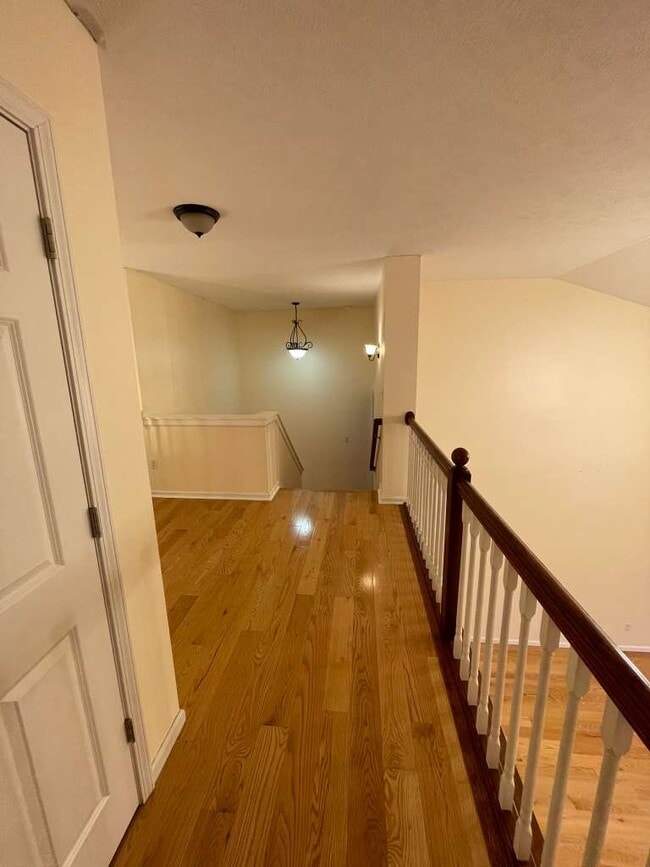 Building Photo - 6170 Ravenhill Rd