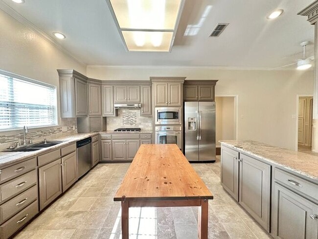 Building Photo - Available Now! Stunning Home in the Heart ...