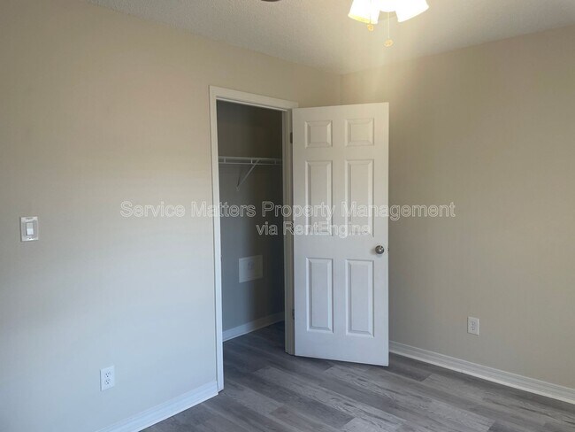 Building Photo - 5728 Dove Dr