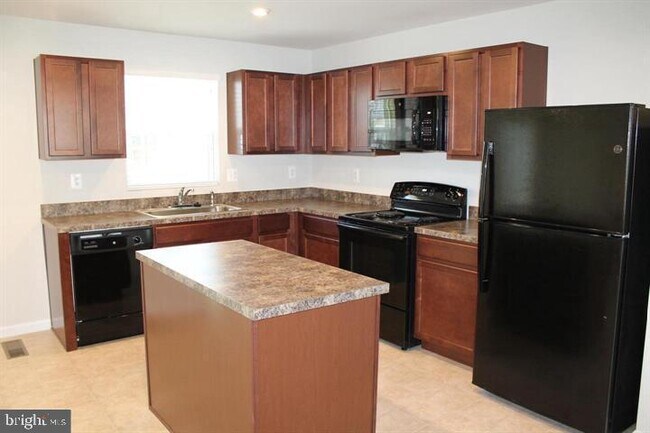 Building Photo - 104 Reign Wy