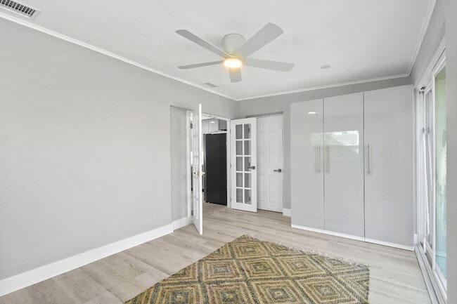 Building Photo - 1004 Stillwater Dr