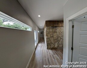 Building Photo - 9810 Park Dr