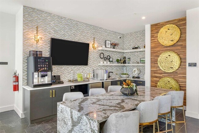 Building Photo - 601 N 12th St