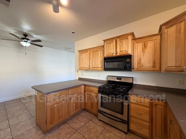 Building Photo - 449 W 500 N