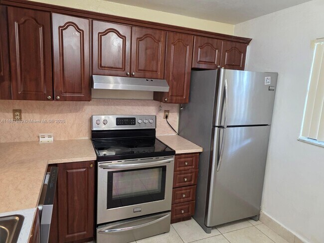 Building Photo - 3252 Foxcroft Rd