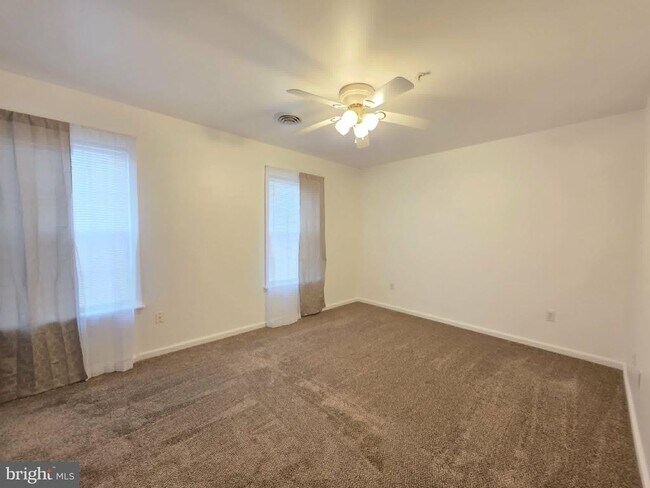 Building Photo - 1011 Granite Ct