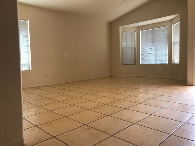 Building Photo - 3 BDR 2 Bath in Chaparral Village neighborhood.