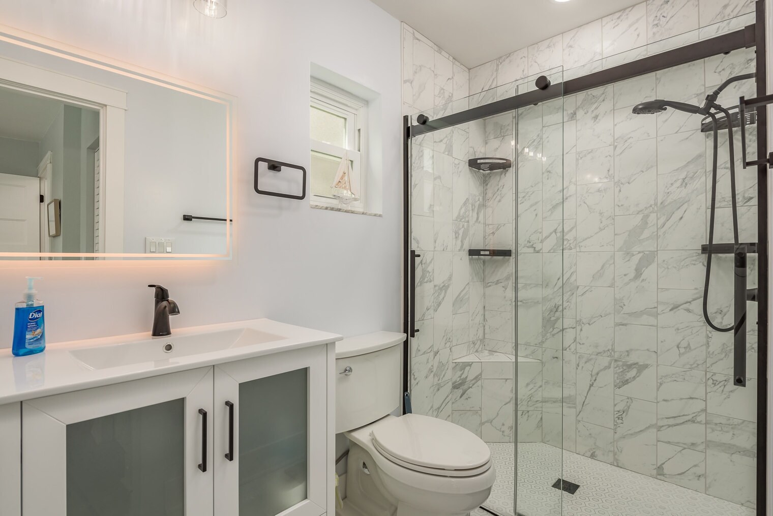 Building Photo - 1417 Poinsettia Ave