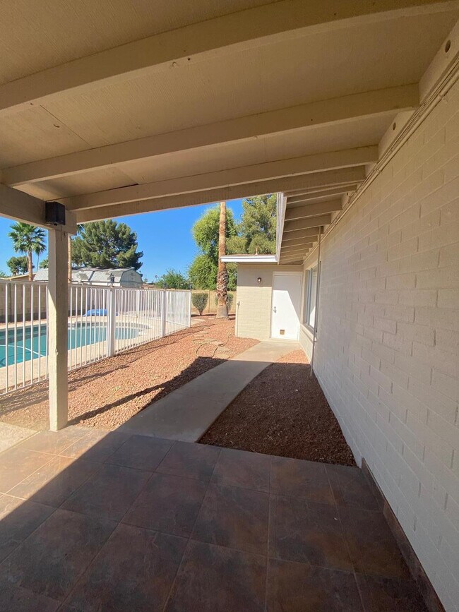 Building Photo - 5149 E Shaw Butte Dr