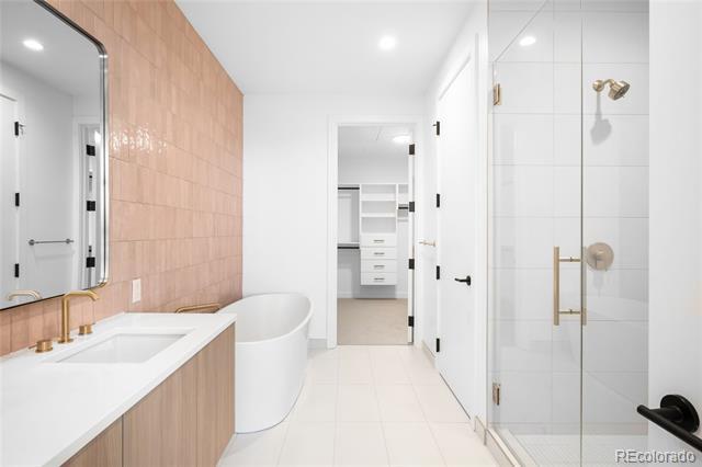 Building Photo - 3520 Chestnut Pl