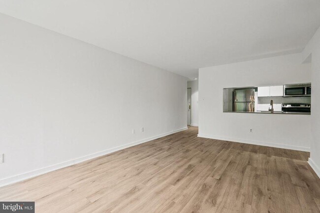 Building Photo - 601 24th St NW