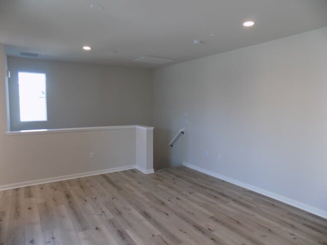 Building Photo - Beautiful 1 Bedroom 1 Bath Condo in Ranch ...