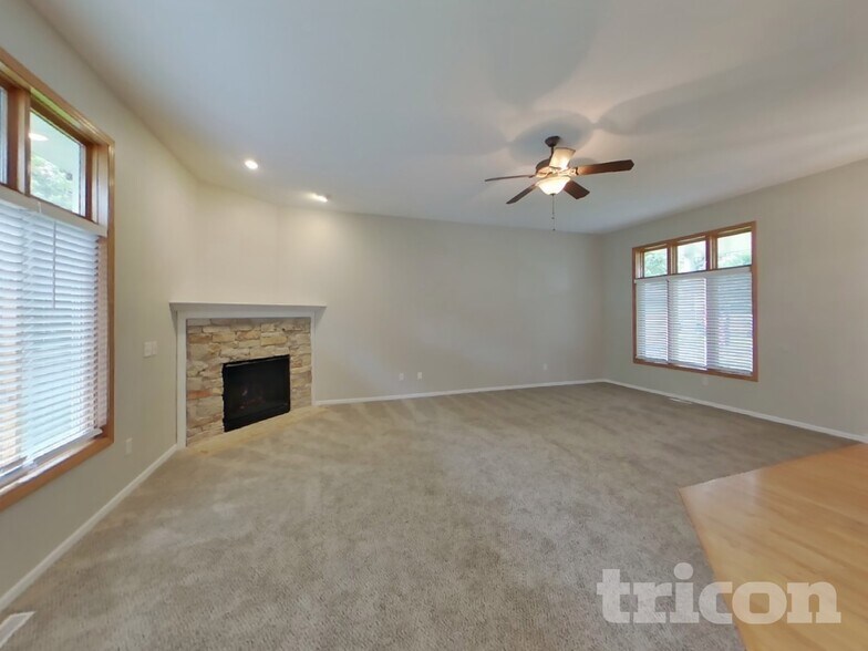 Building Photo - 1259 Irvine Dr