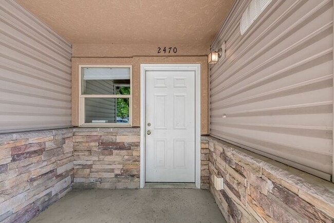 Building Photo - Spacious Multi-Level Townhome in Brookwillow