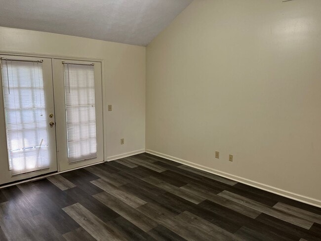 Building Photo - Harmon Estates Available! Available NOW!