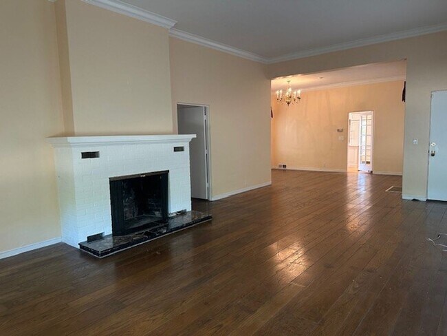 Building Photo - Historic Home On Huge Lot With Swimming Po...