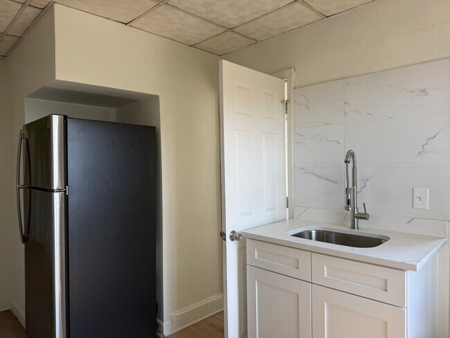 Building Photo - 5114 S Woodlawn Ave
