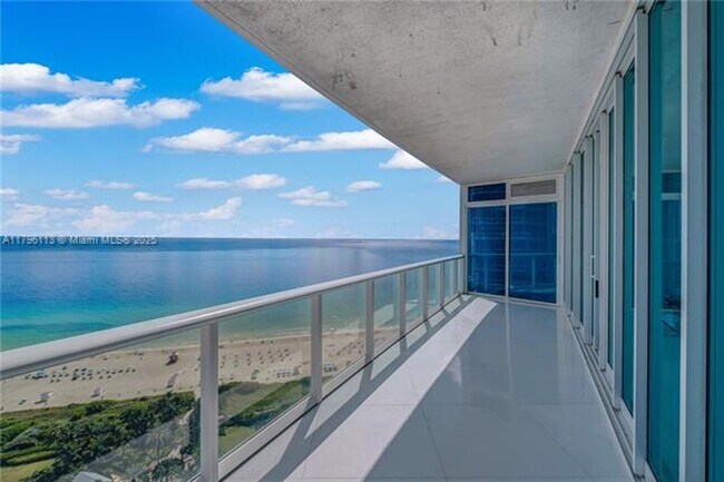 Building Photo - 100 South Pointe Dr