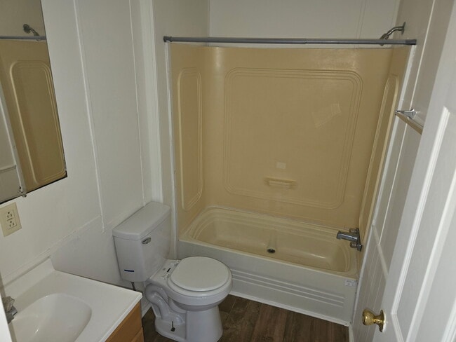 Building Photo - 926 Hollywood Dr