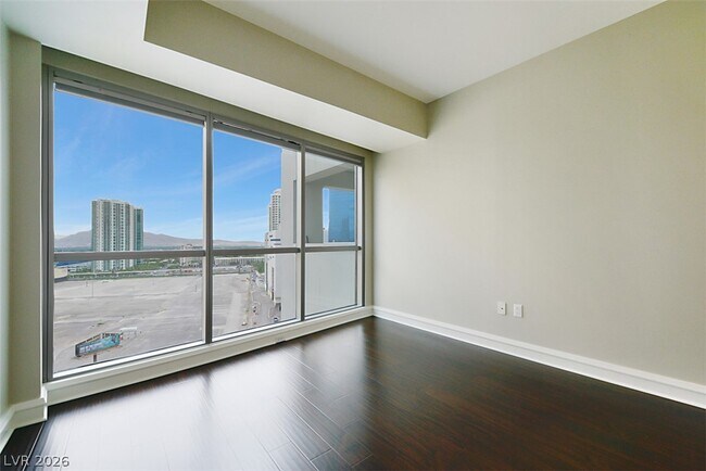 Building Photo - 2700 S Las Vegas Blvd