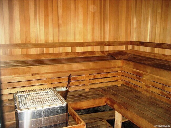 Building Photo - 12 Charles Ln