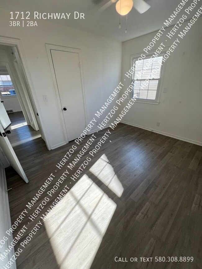 Building Photo - 1712 Richway Dr