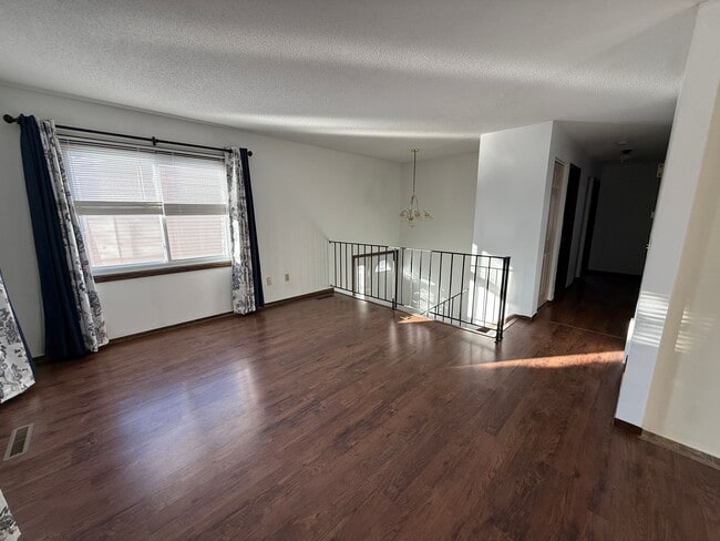 Building Photo - Spacious 3 bedroom home with a large Yard. Come see for yourself!