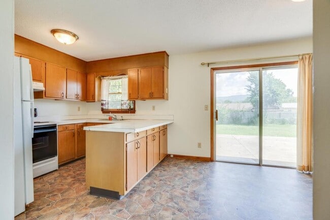 Building Photo - 607 Race St