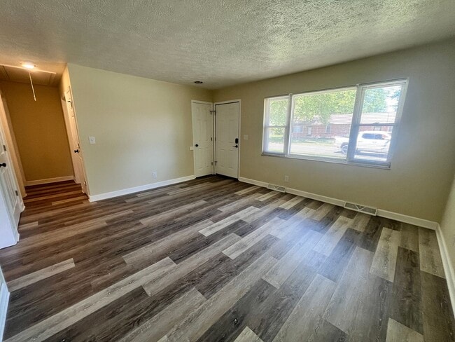 Building Photo - 307 Sunset Ln