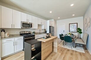 Building Photo - Birchway Perry Road