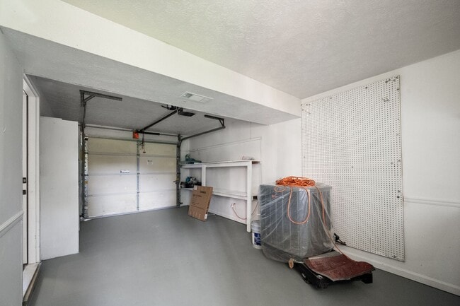 Building Photo - 9212 Foxtail Ct