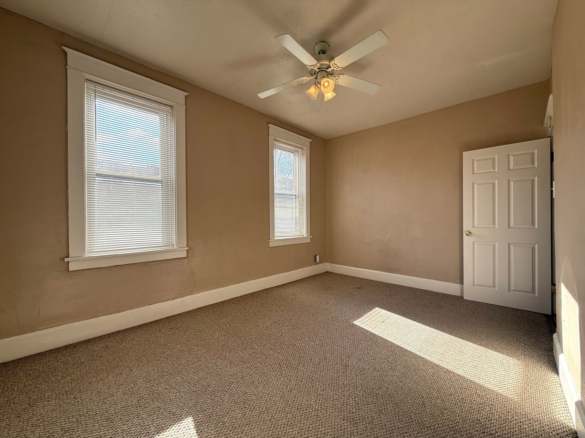 Building Photo - 1324 McCausland Ave