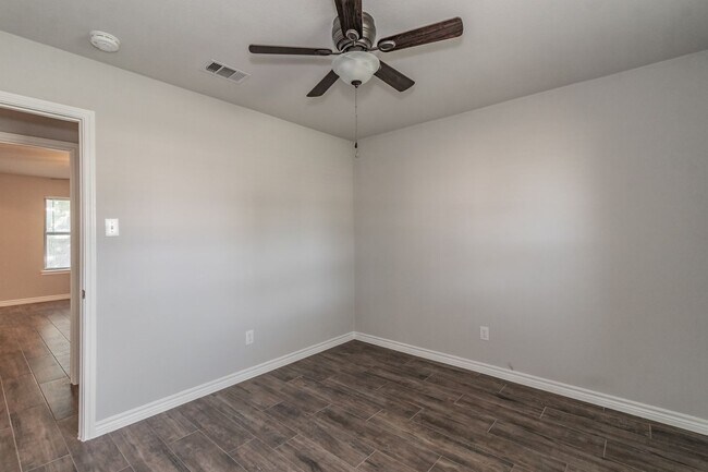 Building Photo - COMING SOON! UPDATED 3 BEDROOM IN ALEDO