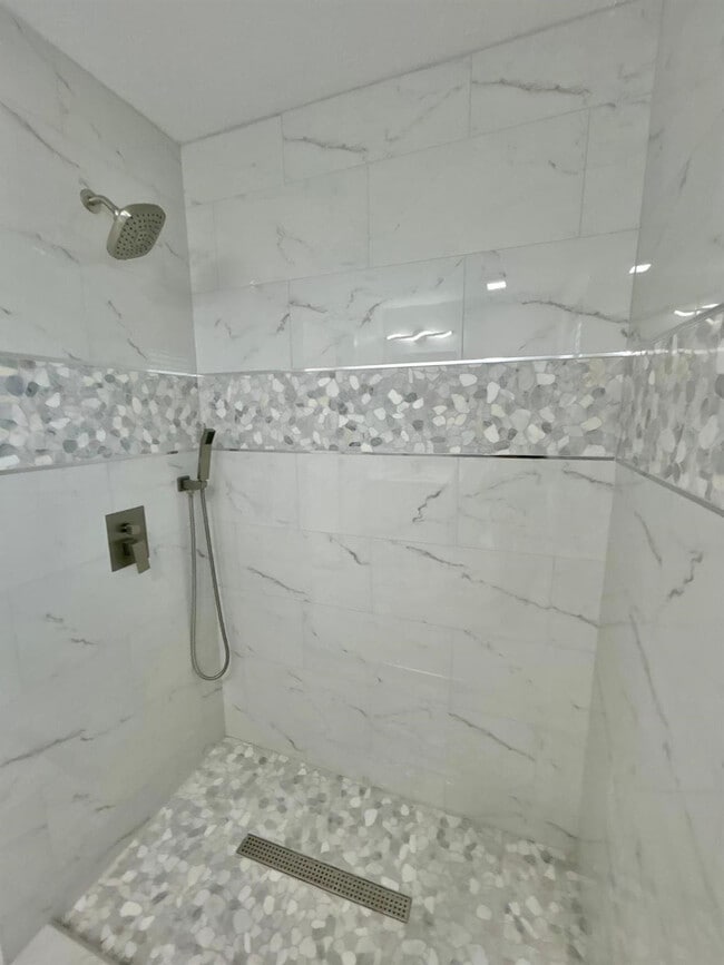 Building Photo - 3933 SW Kakopo St