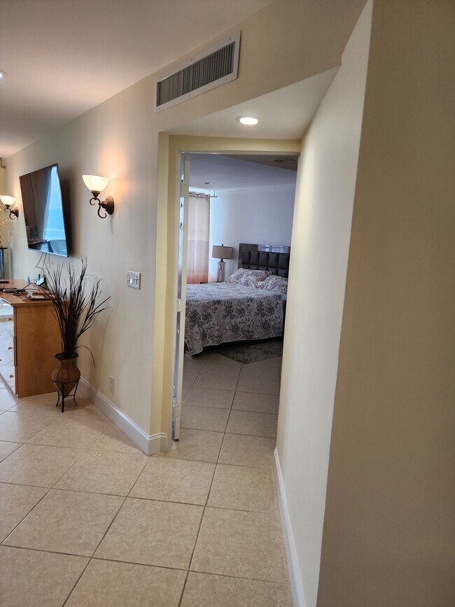 Bedroom - 3140 S Ocean Dr